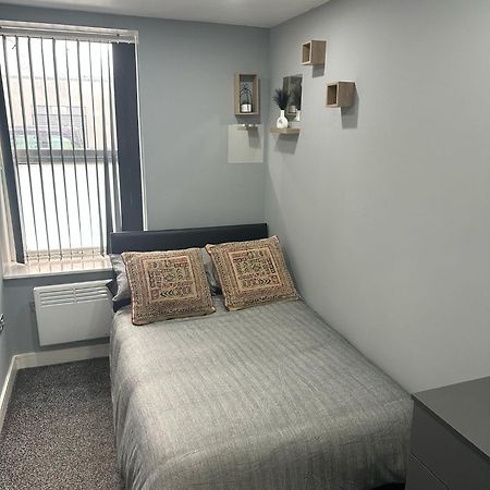 2 Bedroom Flat With Hot Tub Кардифф Экстерьер фото