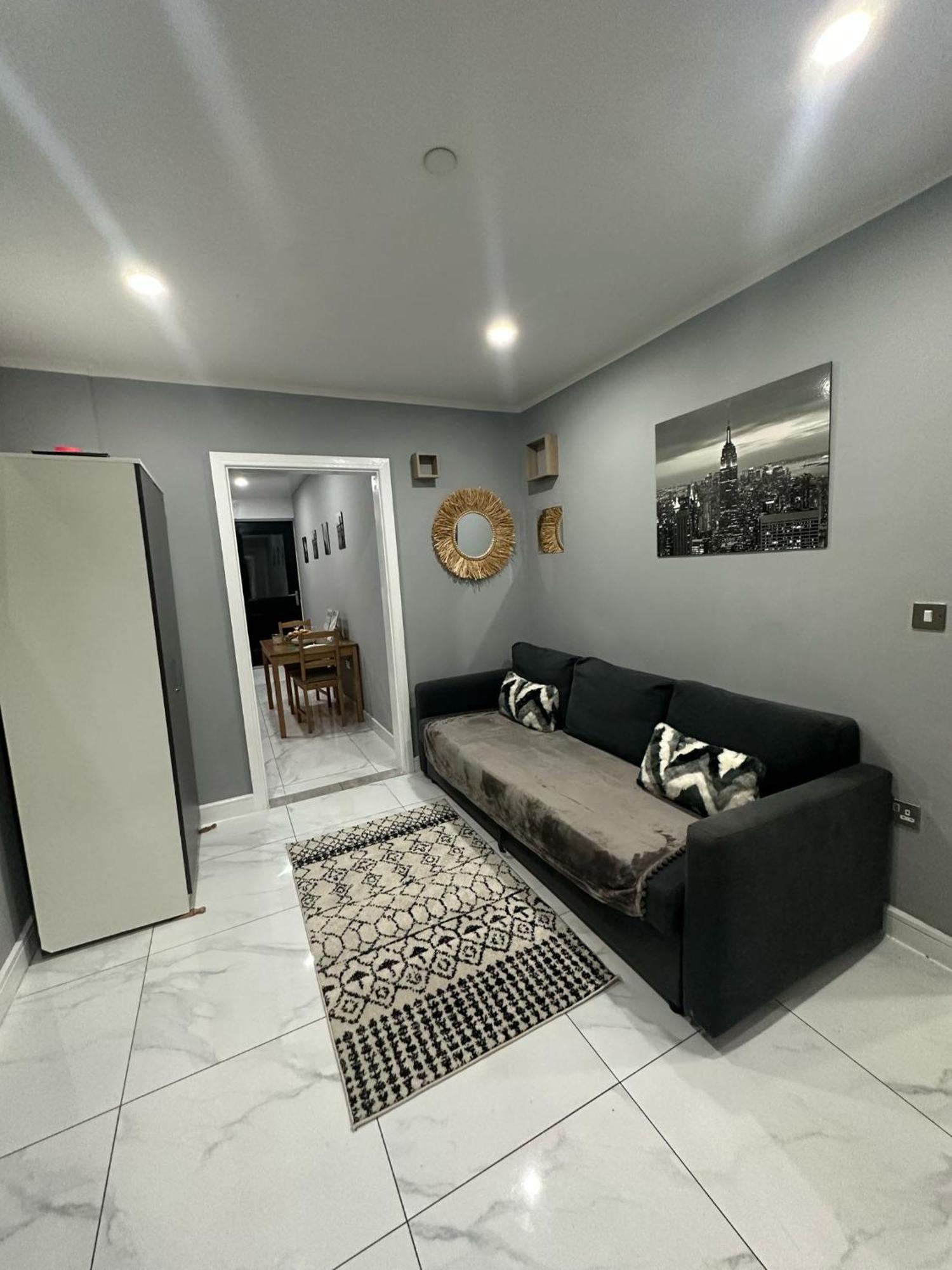 2 Bedroom Flat With Hot Tub Кардифф Экстерьер фото