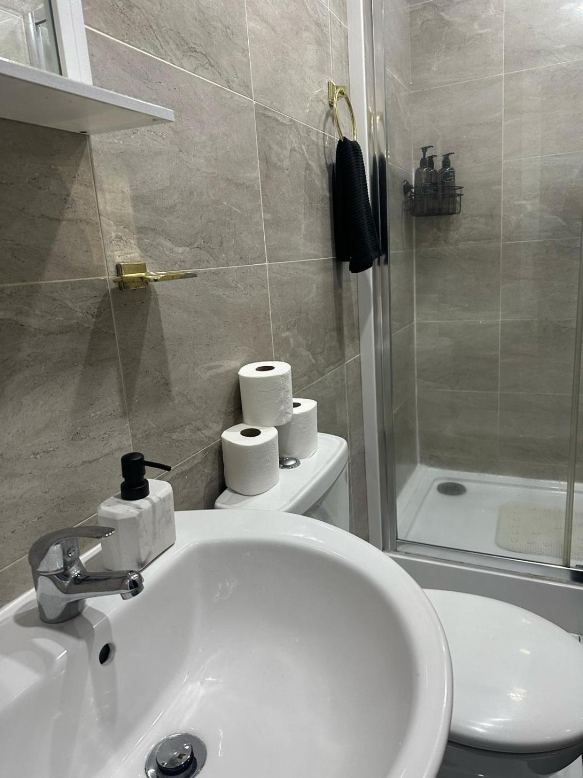 2 Bedroom Flat With Hot Tub Кардифф Экстерьер фото
